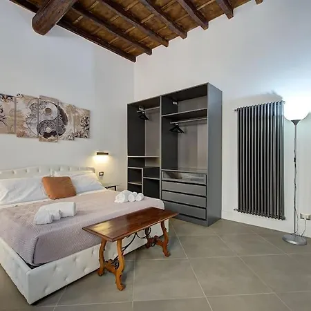 Bright Pantheon Domus Capitolina Апартаменты *